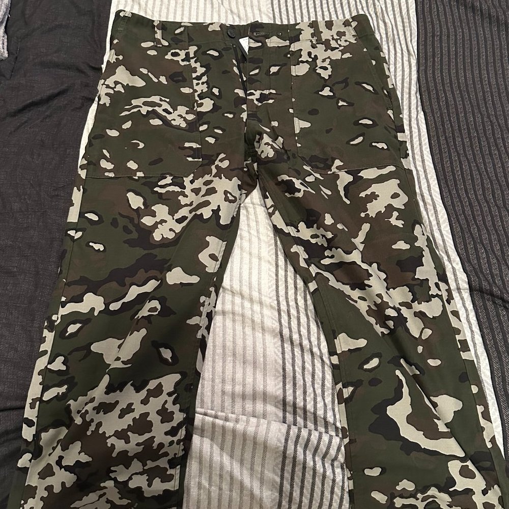 rag and bone - Cliffe Cotton Camo Field Pant (size 33)